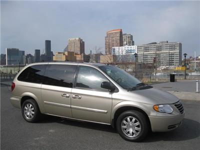 Used Chrysler TownandCountry 2005 : $7998