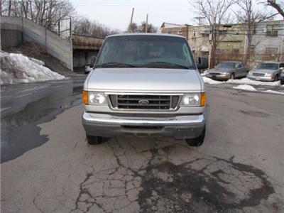 Used Ford EconolineWagon 2005 : $8900