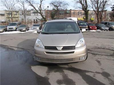 Used Toyota Sienna 2004 : $10500