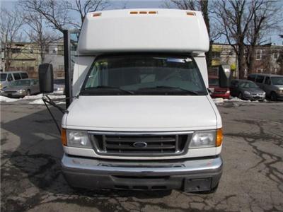 Used Ford E350Wagon 2005 : $16900