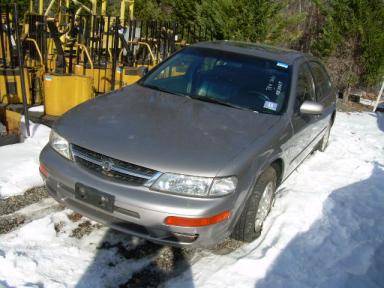 Used Nissan Maxima 1999 : $3299