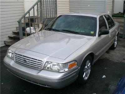 Used Ford CrownVictoria 2004 : $6899