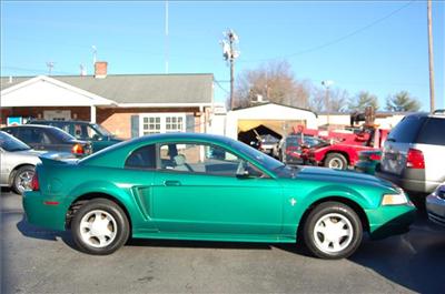 Used Ford Mustang 2000 : $8995