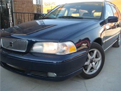 Used Volvo V70 1998 : $3999