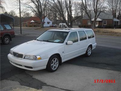 Used Volvo V70 2000 : $0
