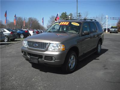 Used Ford Explorer 2004 : $10995
