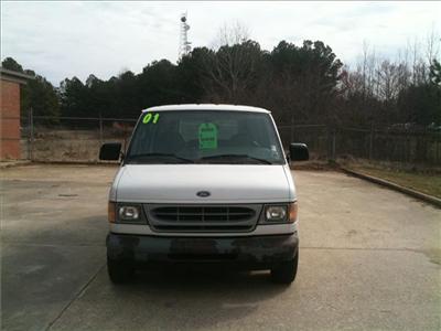 Used Ford E150 2001 : $3500