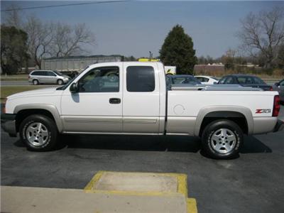 Used Chevrolet Silverado 2005 : $13900