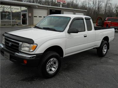 Used Toyota Tacoma 2000 : $7900