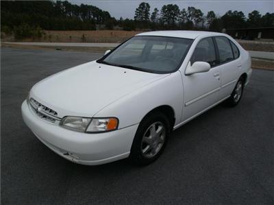 Used Nissan Altima 1999 : $3750