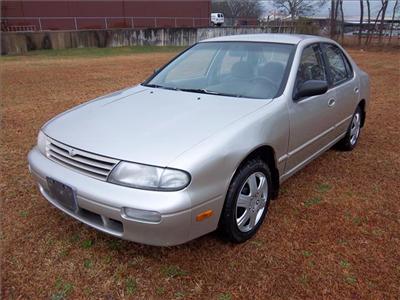Used Nissan Altima 1997 : $2999