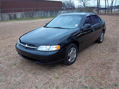 Used Nissan Altima 1999 : $3999