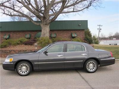 Used Lincoln TownCar 2000 : $5930