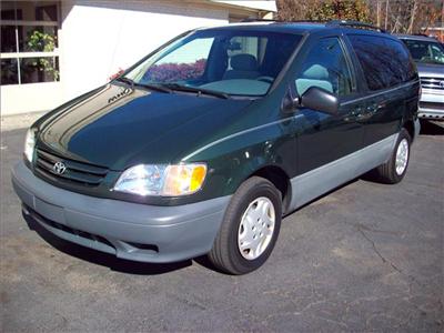 Used Toyota Sienna 2001 : $5400