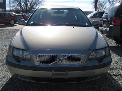 Used Volvo V70 2002 : $5500