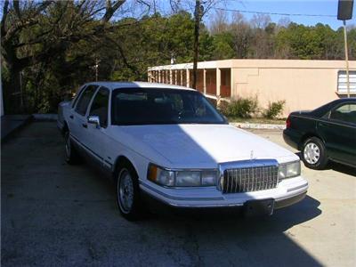 Used Lincoln TownCar 1993 : $3895