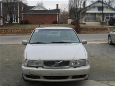 Used Volvo S70 2000 : $3500