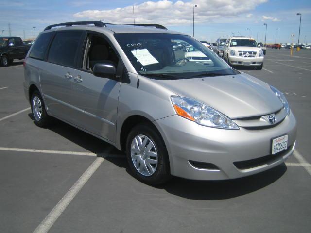 Used Toyota Sienna 2009 : $21677