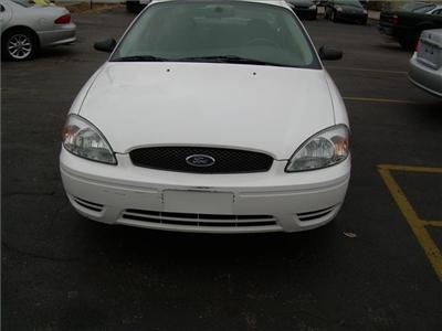 Used Ford Taurus 2005 : $4300