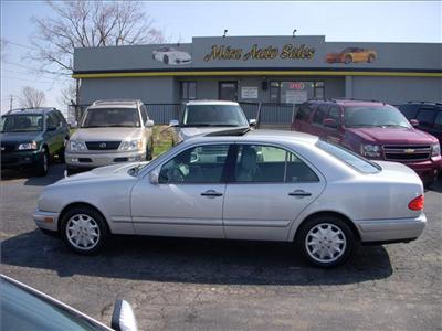 Used Mercedes-Benz EClass 1997 : $4995