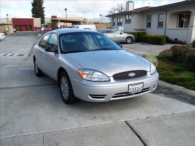 Used Ford Taurus 2006 : $4299
