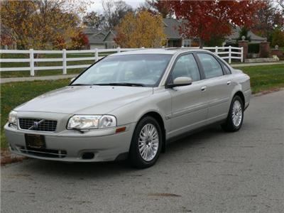 Used Volvo S80 2004 : $6900