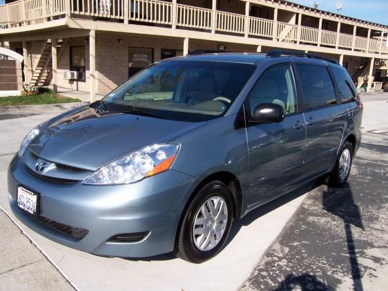 Used Toyota Sienna 2008 : $17988