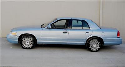 Used Ford CrownVictoria 2003 : $5795