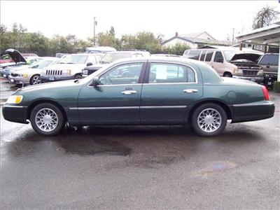 Used Lincoln TownCar 2001 : $6995