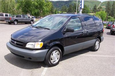 Used Toyota Sienna 1998 : $4999