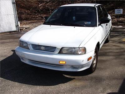 Used Suzuki Esteem 1997 : $1999
