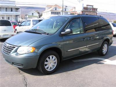 Used Chrysler TownandCountry 2005 : $12995