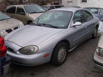 Used Ford Taurus 2000 : $2200