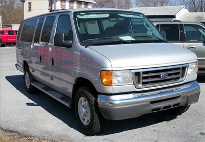 Used Ford EconolineWagon 2006 : $11995