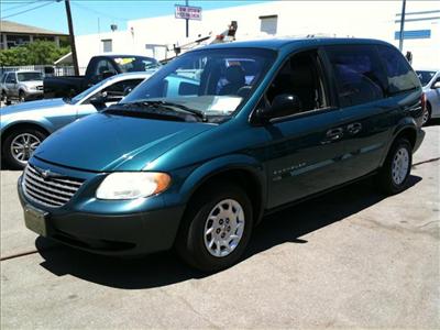 Used Chrysler Voyager 2001 : $3995