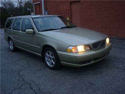 Used Volvo V70 1999 : $6425