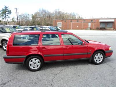 Used Volvo V70 2000 : $6680