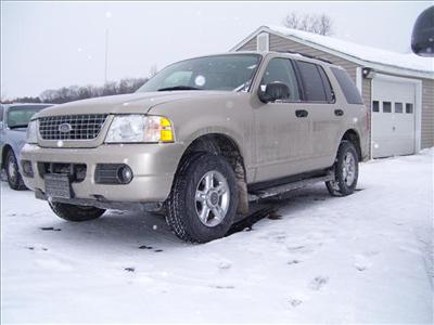 Used Ford Explorer 2004 : $9900