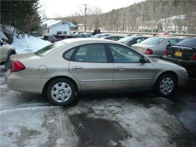 Used Ford Taurus 2001 : $4500