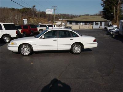 Used Ford CrownVictoria 1994 : $3995