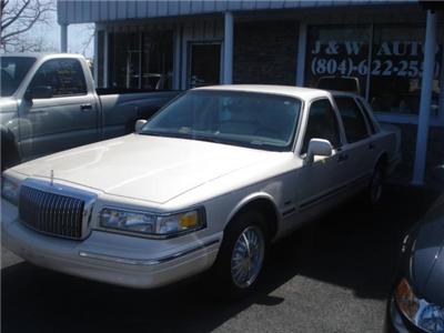 Used Lincoln TownCar 1997 : $4995