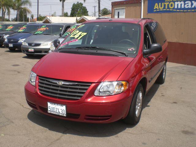 Used Chrysler Town and Country 2007 : $9999