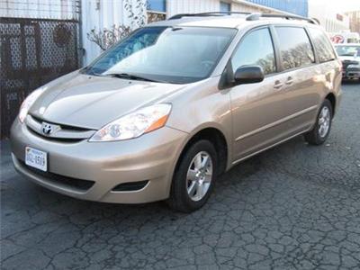 Used Toyota Sienna 2006 : $16950