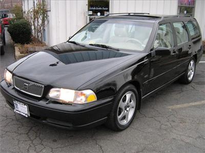 Used Volvo V70 2000 : $8450