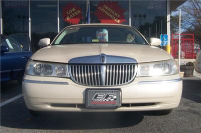 Used Lincoln TownCar 2000 : $5744