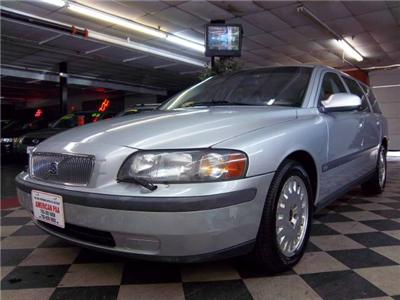 Used Volvo V70 2001 : $3995