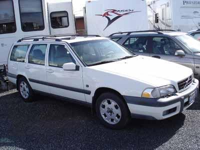 Used Volvo V70 2000 : $3295