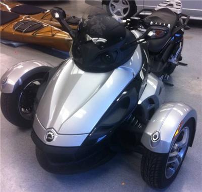 Used CanAm Spyder 2009 : $12900