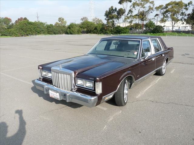 Used Lincoln Town Car 1986 : $6984