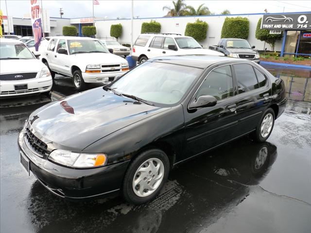Used Nissan Altima 1999 : $4484